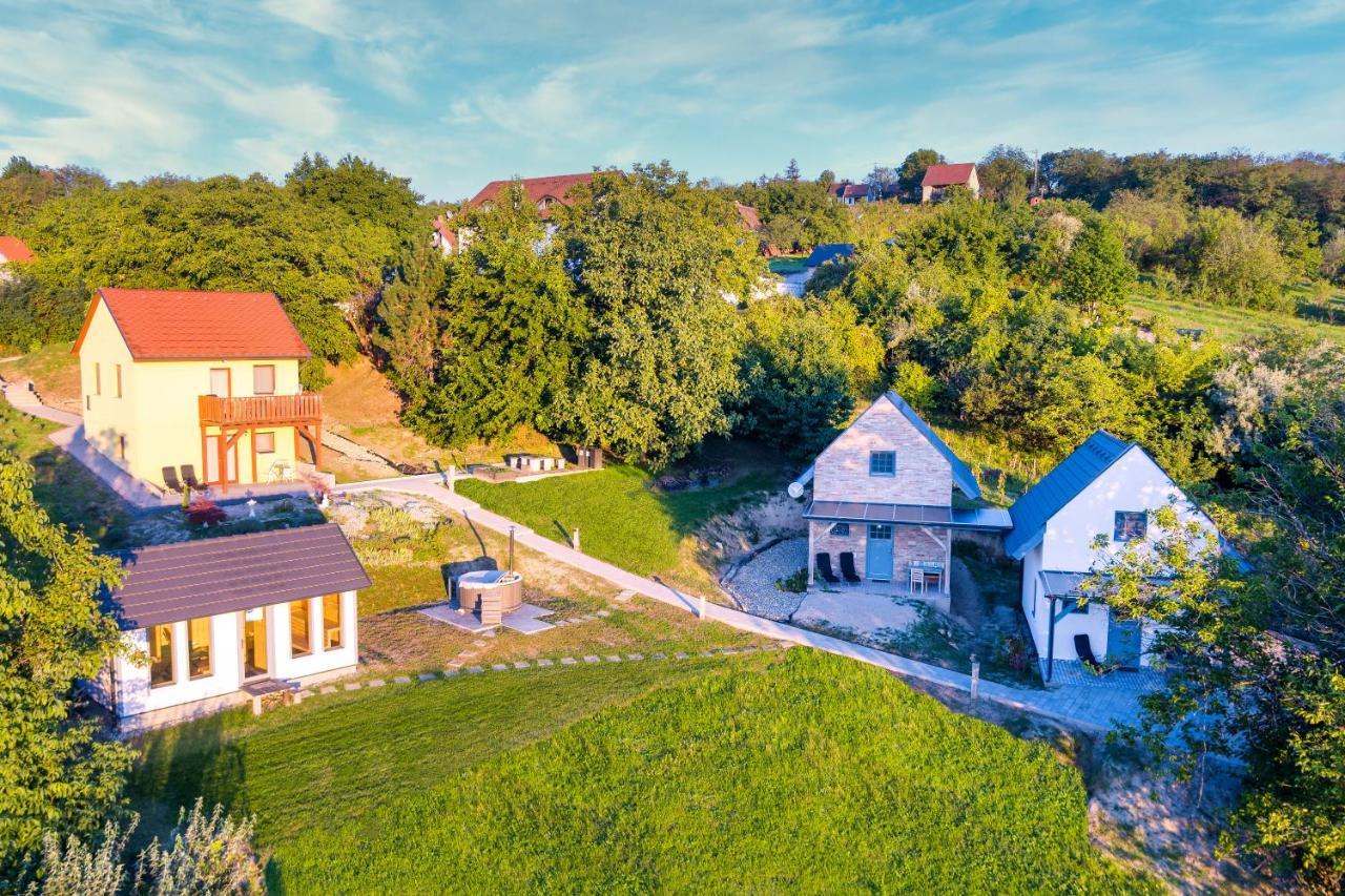 Borarium Vendeghazak - Zenit Haz Hotel Pazmand Exterior photo